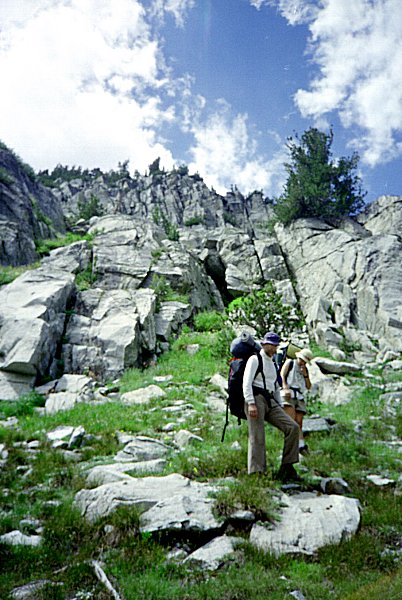 Descending cliffs Gardiner Basin